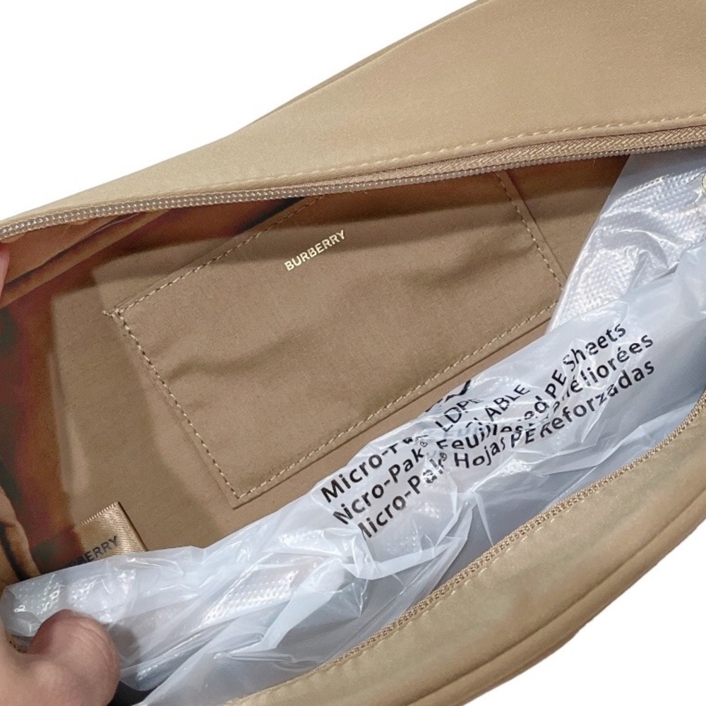 Burberry Hero Travel Bag - Picture 6 of 8